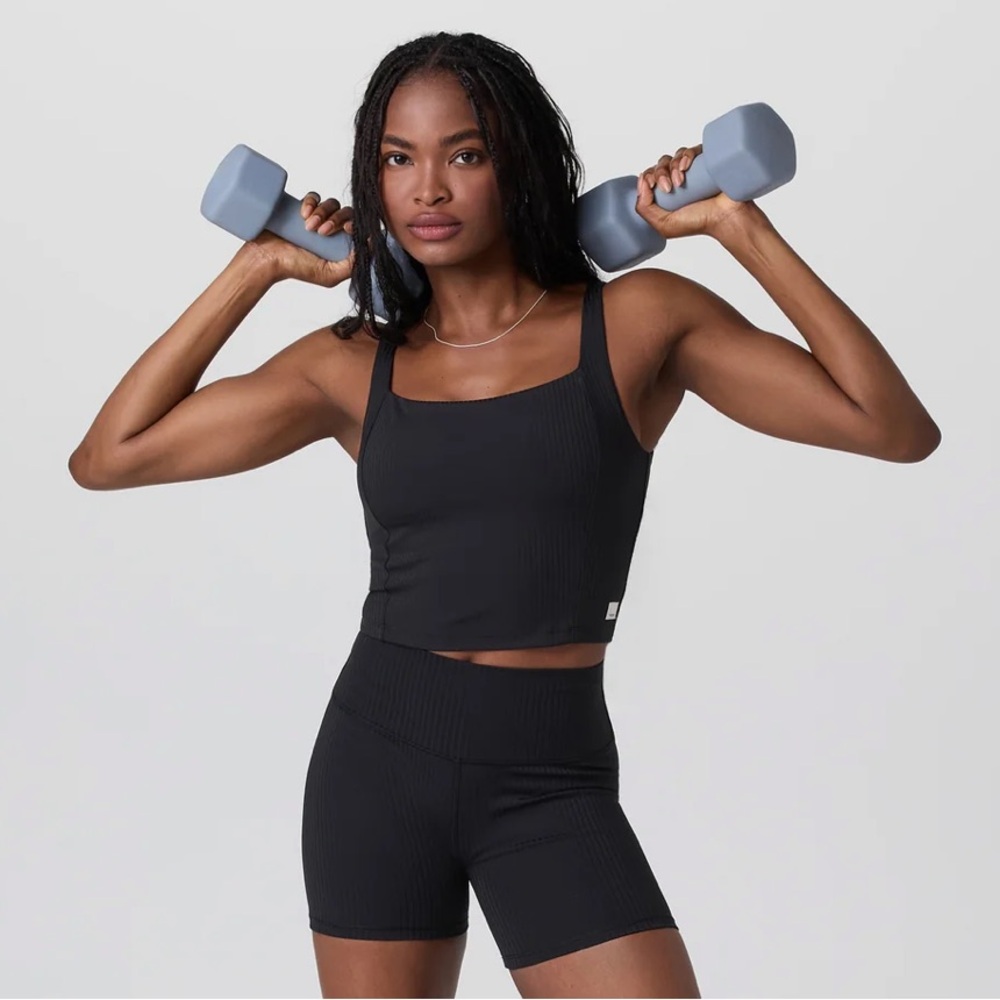 Inversion ribbed crop tank